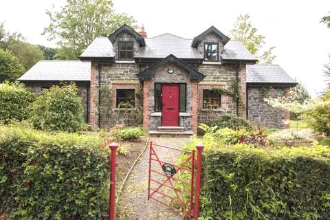 White Gate Lodge - Forest & Lake Retreat