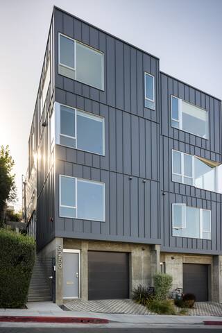 Modern home in Silver Lake gallery image 2