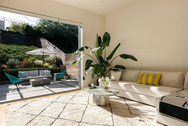 Modern home in Silver Lake gallery image 4