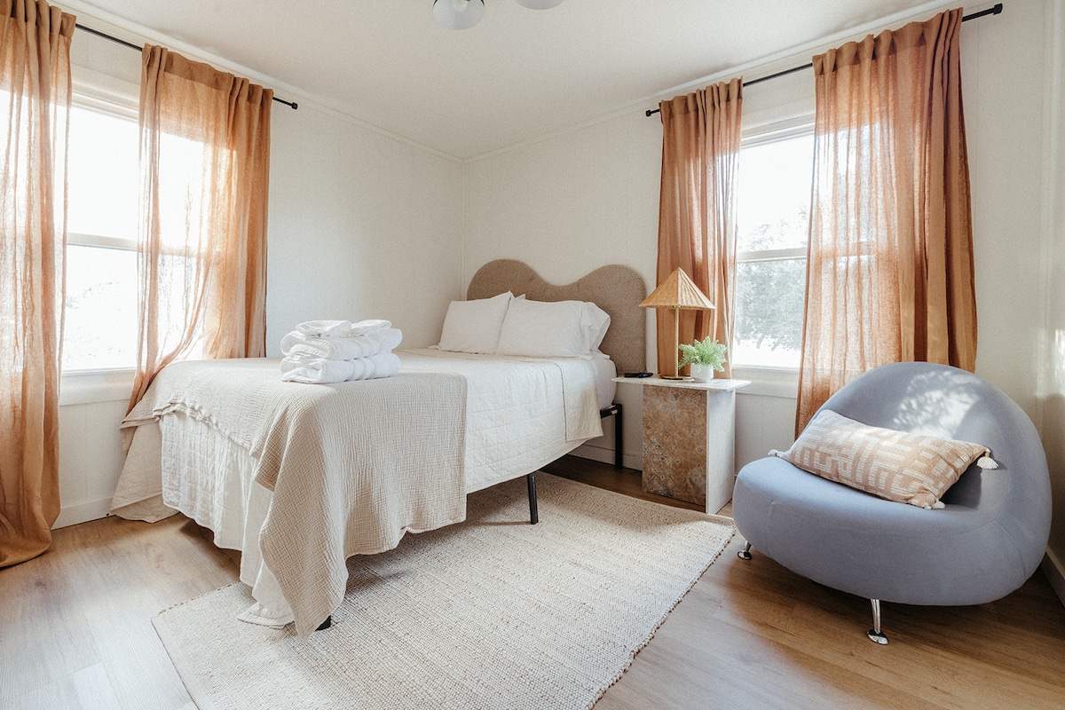 The Haven • Trendy Beach Stay •On Magnolia Network - Houses for