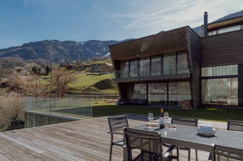 Stunning and modern house on the lake