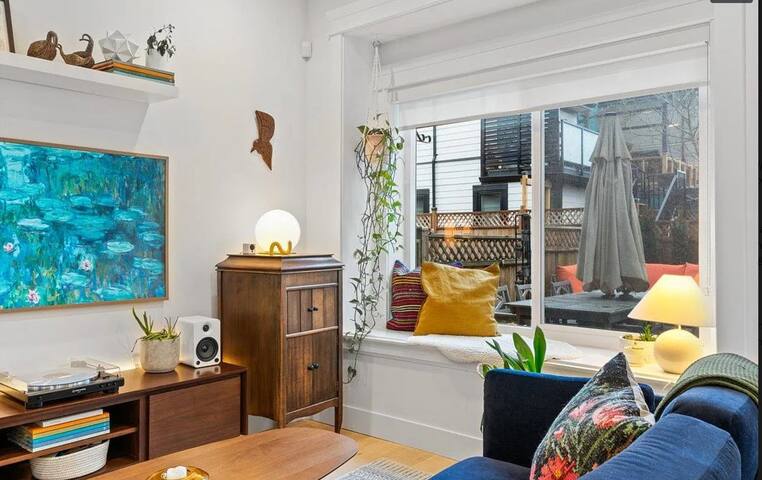 Stylish, Walkable, Family Friendly 3b in East Van gallery image 3