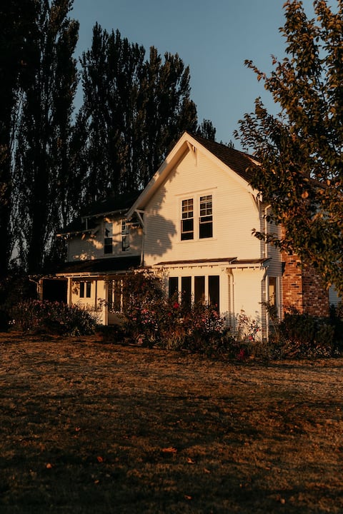 Historic Farm House in Bow, House Kinlands
