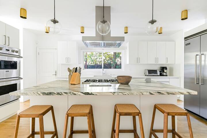 Luxury Melrose District 3BR Retreat Pool Spa Gym gallery image 4