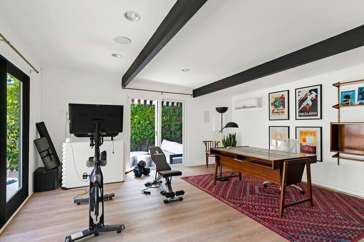 Luxury Melrose District 3BR Retreat Pool Spa Gym gallery image 2