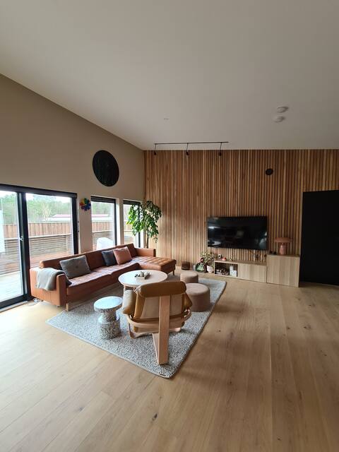 Single-family home by the sunshine and golf course