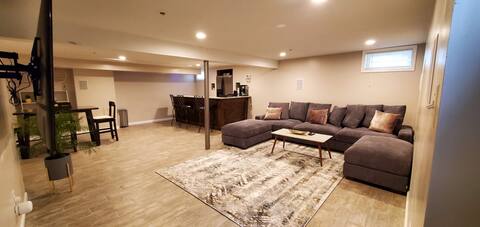 The Bowie Retreat - basement suite