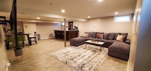 The Bowie Retreat - basement suite