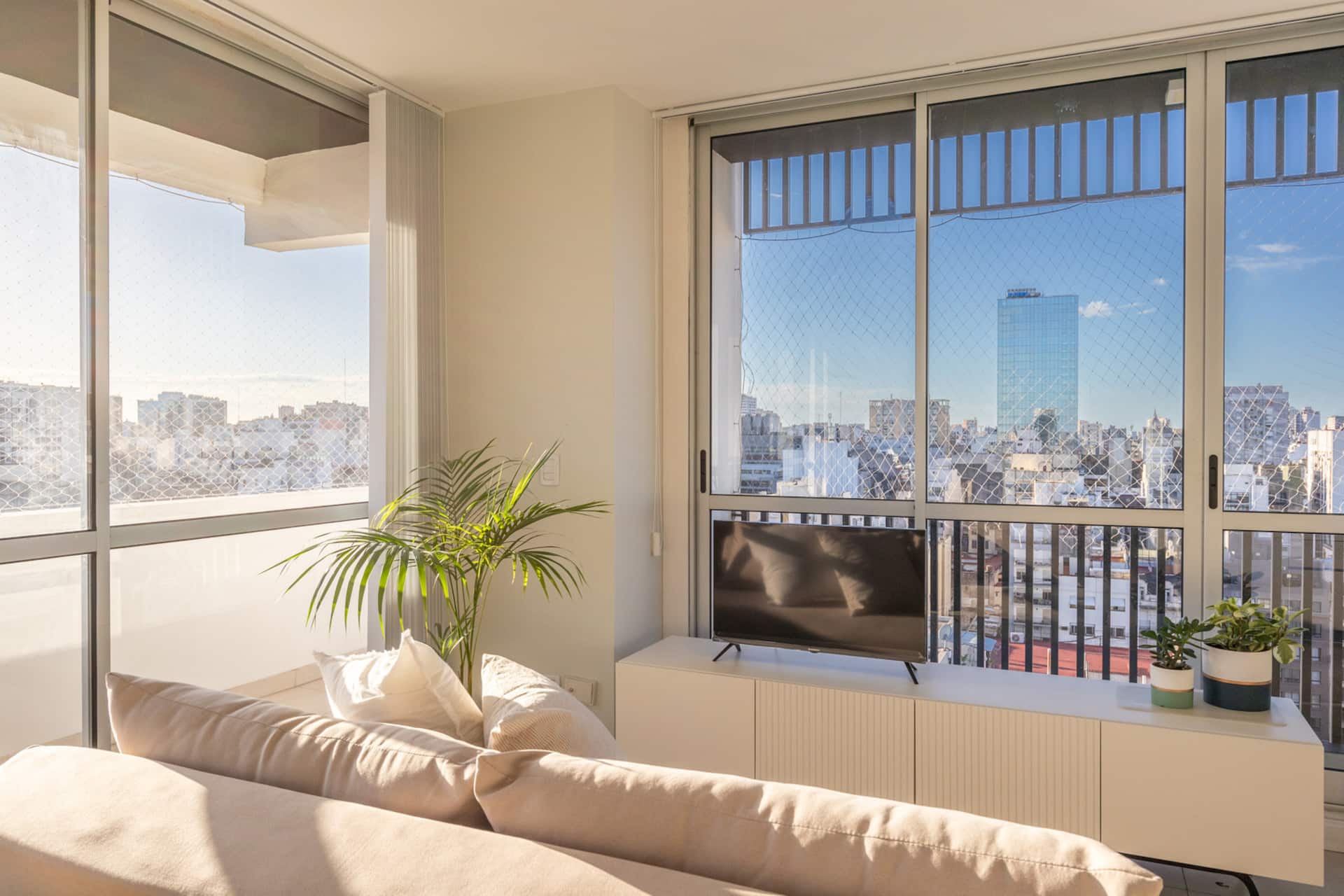 Kitnet de esquina com varanda no 14º andar em San Nicolás