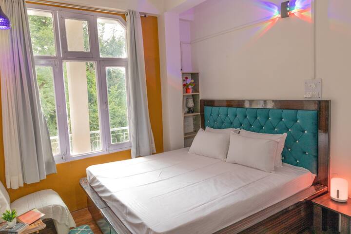 СТАН - 1 (удобен семеен апартман): ова е вашата удобна спална соба со поглед на прозорец