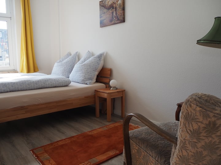 Dormitorio II con una cama doble de 180x200.