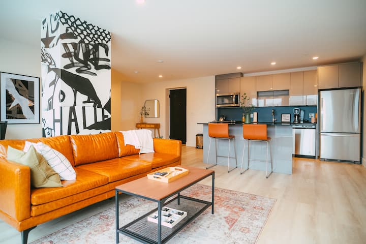 *NEW* Stylish 2BR Condo with Views in North End