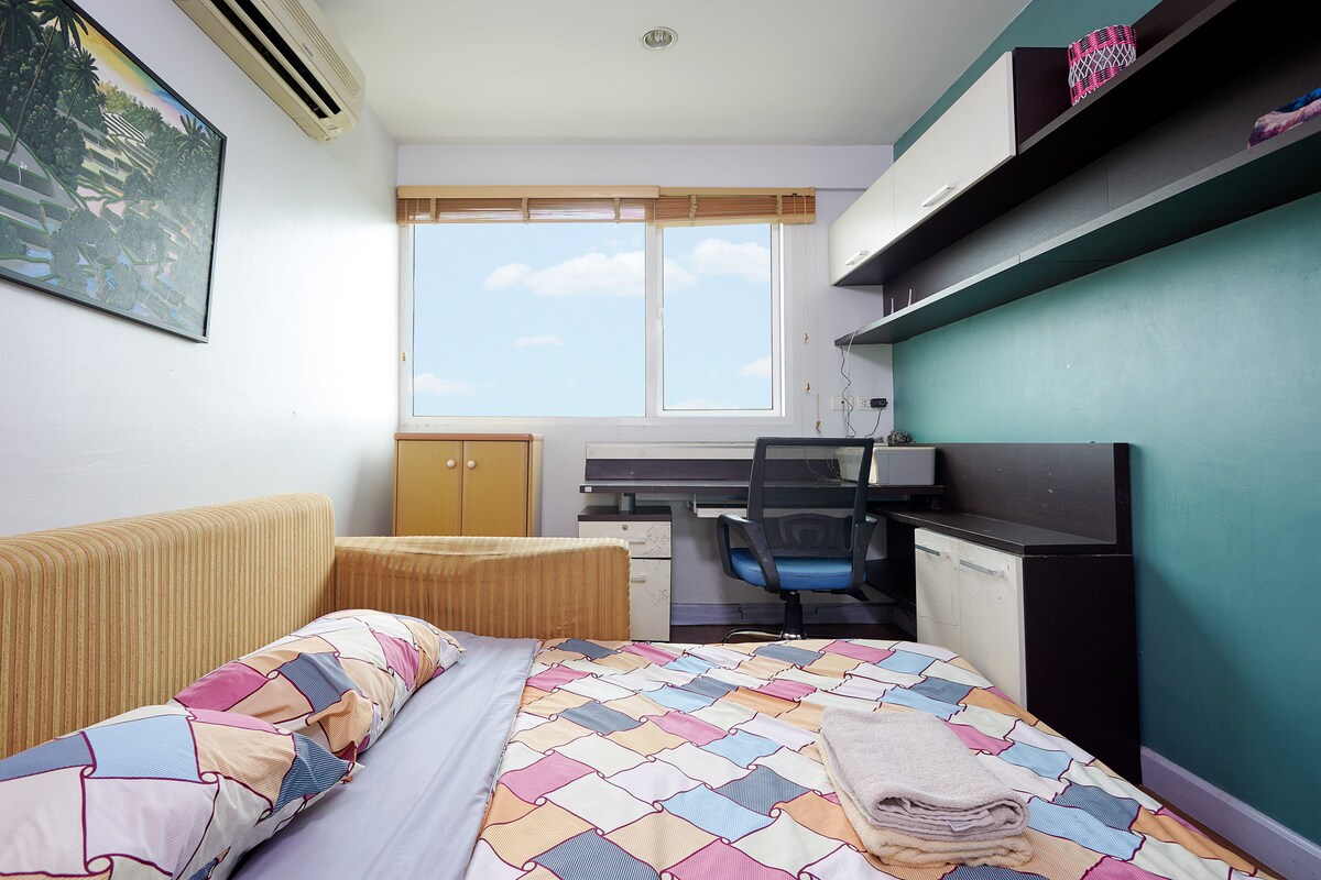 Გასაშლელი დივნის ტიპის გადაკეთება ძალიან მარტივია.