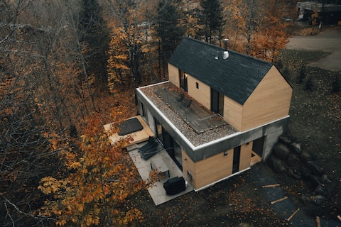 Popular Airbnb listing: Cabin SpaHaus | Spa Retreat | Modern Chalet in Lac Supérieur