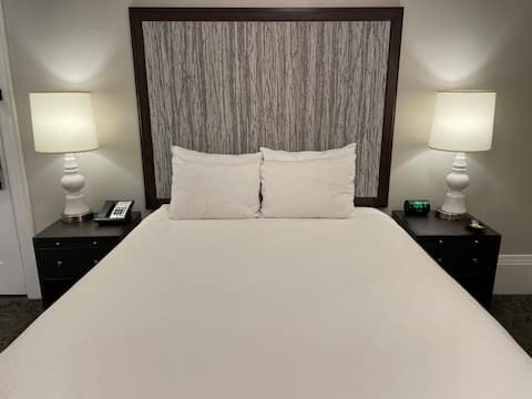 Top performing Airbnb: By Union Square - Hotel Style Studio in Financial District/Barbary Coast