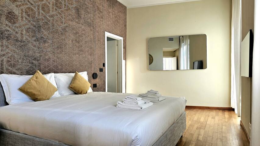 2 Bedroom Apartment with Terrace – 6 Guest – Duomo gallery image 3