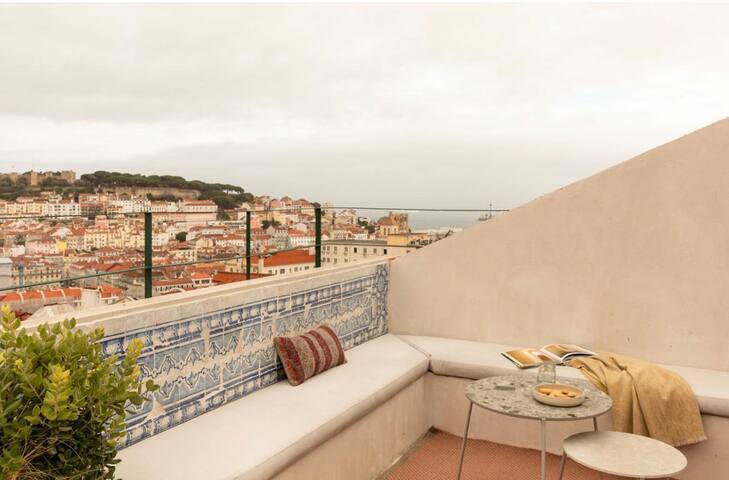 Lisbon Lux Penthouse gallery image 3