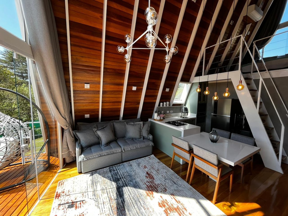 Top performing Airbnb: Hygge White Cabib. 8 min to Capivari Touristic Cnt in Campos Do Jordão