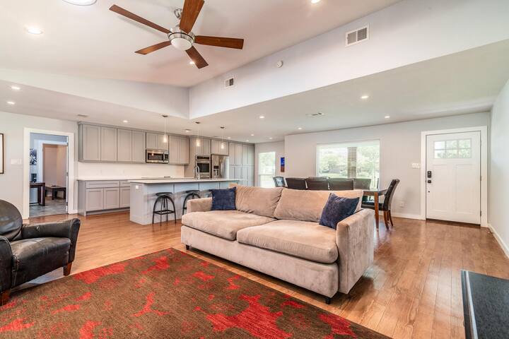 Private POOL South ATX 3 b 2.5 ba 6 mi to DT gallery image 4