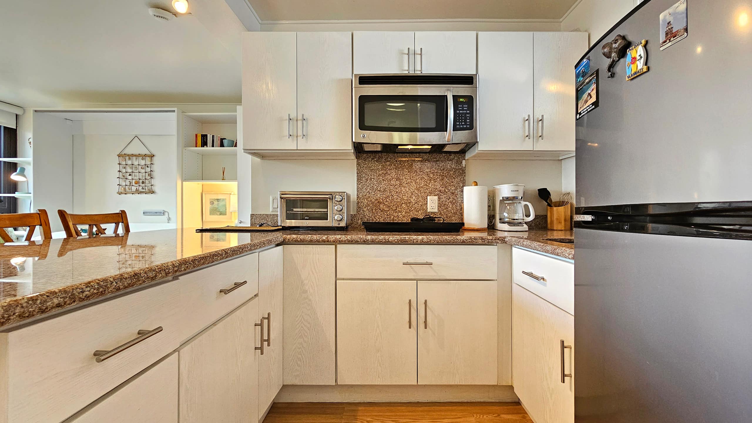 WG 922 | Queen Murphy Bed Studio w/Full Kitchen - Image 6