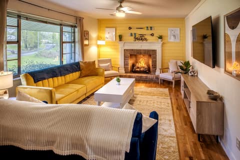 Charm&Escape@NRG*BBQ*FirePit*CornHole*Pets*Private