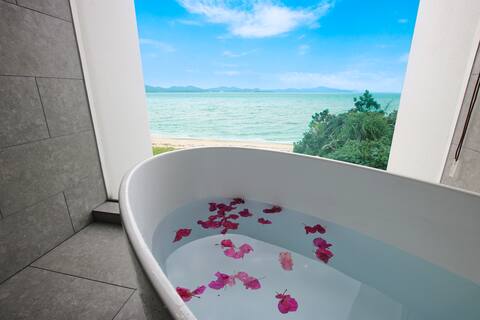 Entire rental high-grade villa with ocean view bath directly connected to the precious beach!Good ac