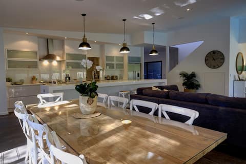 Away@Boomerang
Pool & Air-conditioned 5BR escape