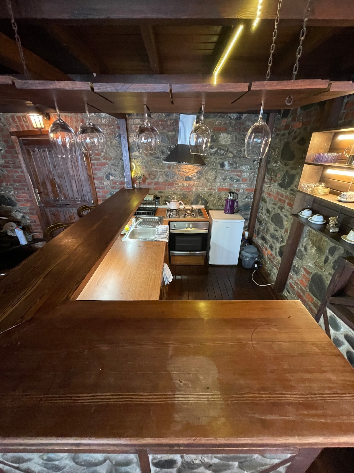 Aşkı-memnu taş ev. Denize sıfır