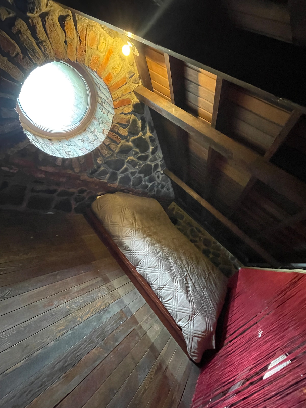 Aşkı-memnu taş ev. Denize sıfır