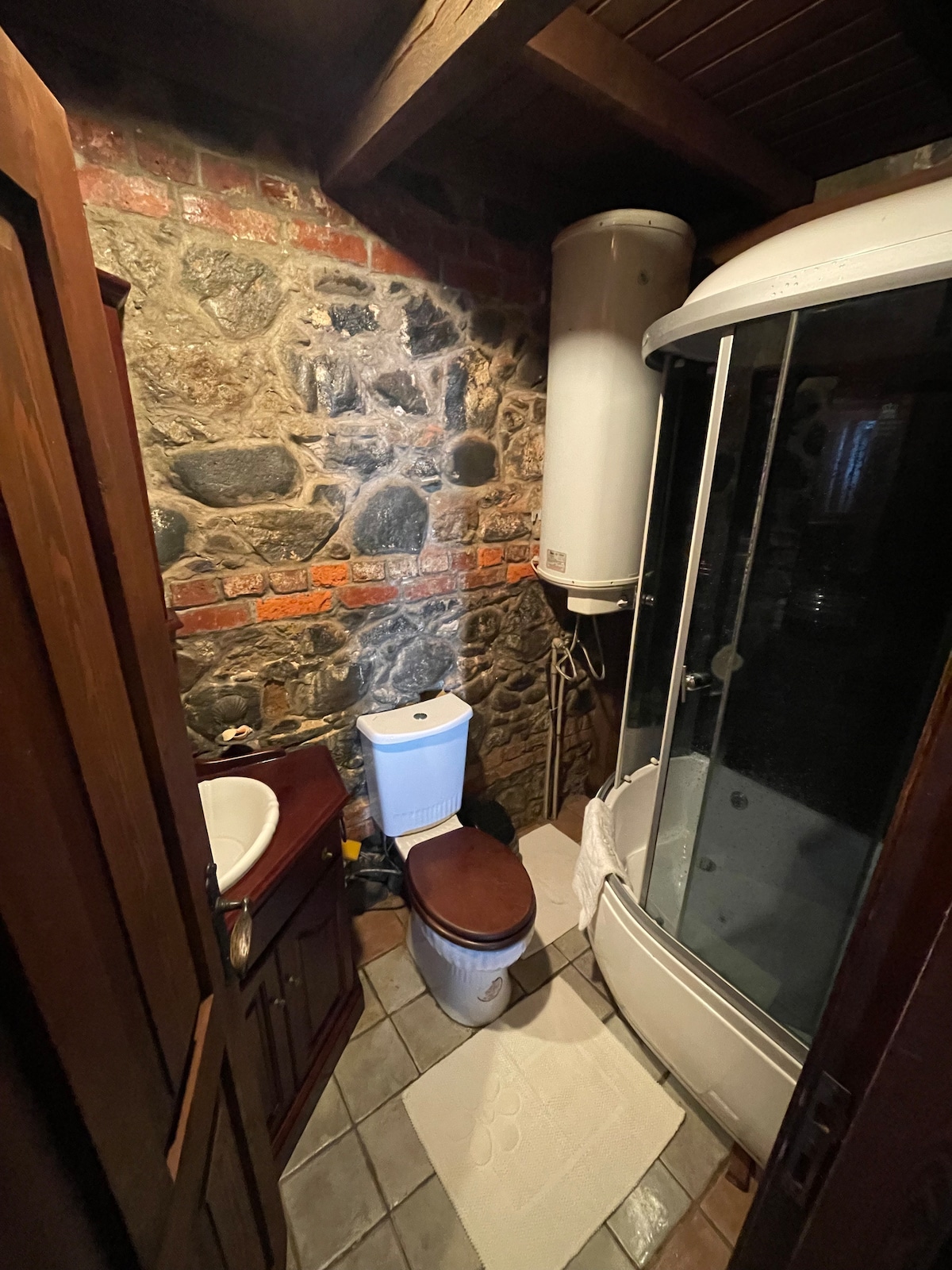 Aşkı-memnu taş ev. Denize sıfır