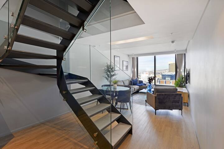 Luxury 2BR City Penthouse with Views! gallery image 3