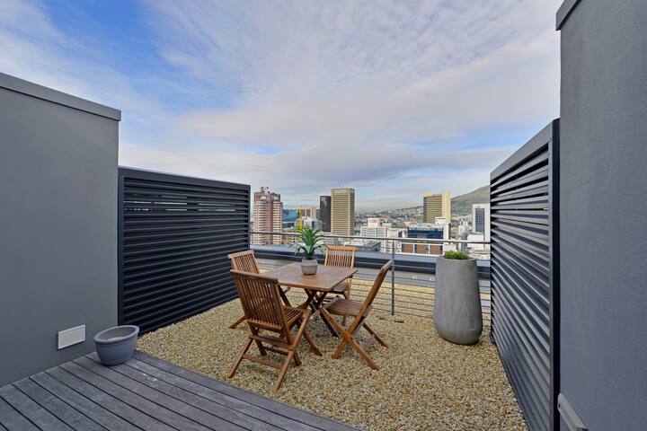 Luxury 2BR City Penthouse with Views! gallery image 2