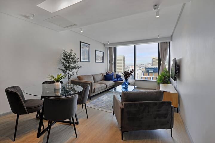 Luxury 2BR City Penthouse with Views! gallery image 5