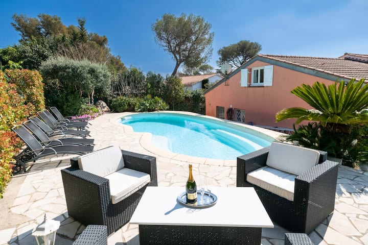 Villa With Pool And Barbecue In The City Center - Fréjus
