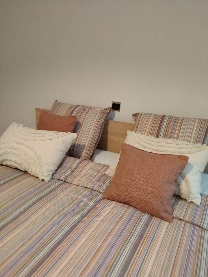 ห้องนอน 2 (Bedroom 2)