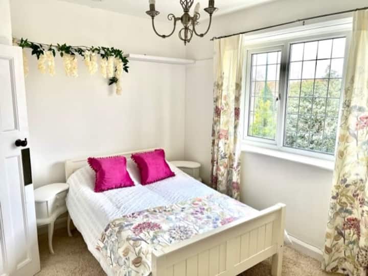 Spavaća soba 4 s malim bračnim krevetom