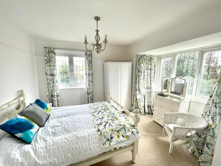 Svijetla i prozračna spavaća soba 2