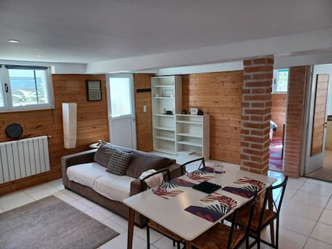 apartment in quiet house with garden