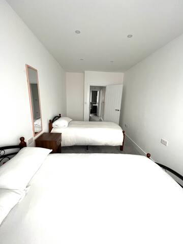 Home in London close to Station gallery image 3