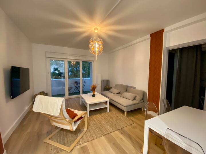 Cozy 2 bedroom apartment at the foot of the Jolimont metro station