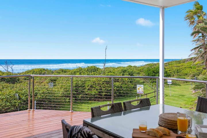 The Vibe Beach House - direct beach access, spa