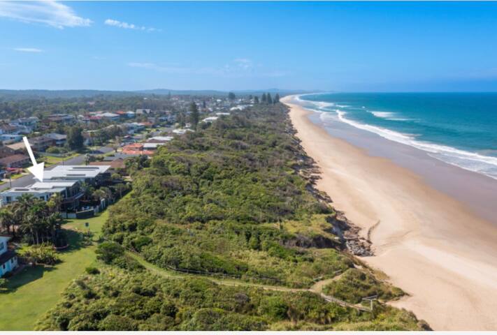 The Vibe Beach House – direct beach access, spa gallery image 4