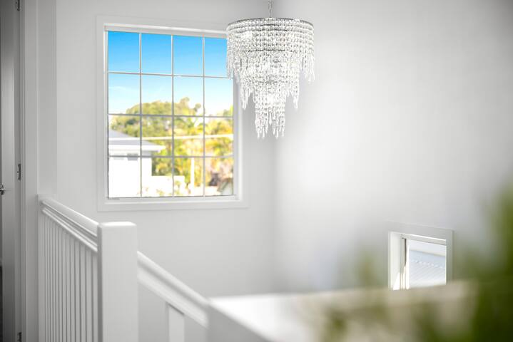 Luxury House with Pool, close to CBD gallery image 3