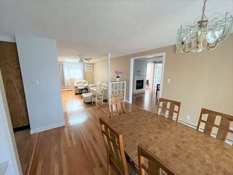 Sunny 3 bedroom on beach