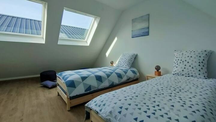 Chambre étage
4lits simples aménageable 