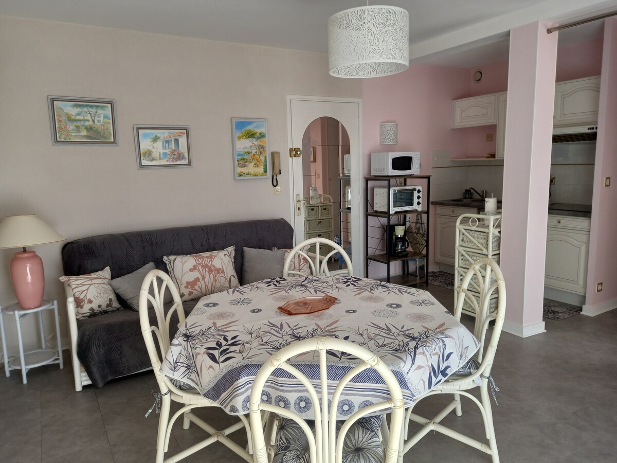 Top Airbnb: 2-room apartment 300 m from the ocean a Vaux Sur Mer
