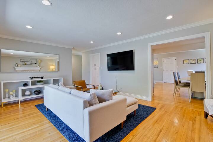 Modern Home Near Silicon Valley gallery image 5