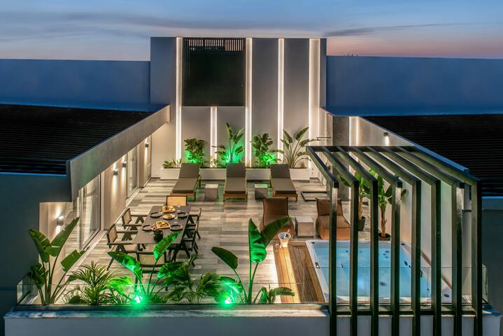 Maison Aqua Suite, 2BR ,Private mini pool Jacuzzi