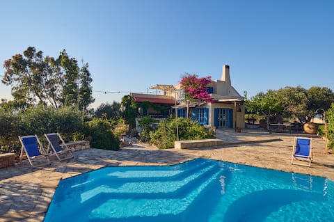 OLEA BLUE: a large isolated villa on top of a hill