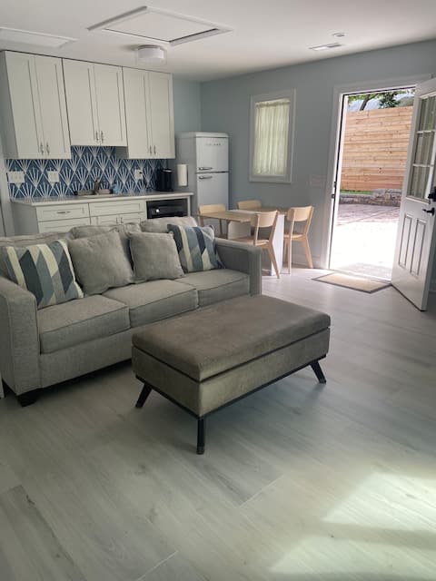 Popular Airbnb listing: Cozy Casita in Windsor Park